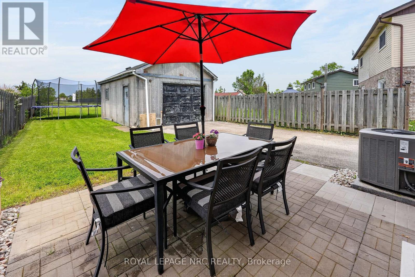 












28 CHANTAL COURT

,
Welland (Lincoln/Crowland),




Ontario
L3B5V3


