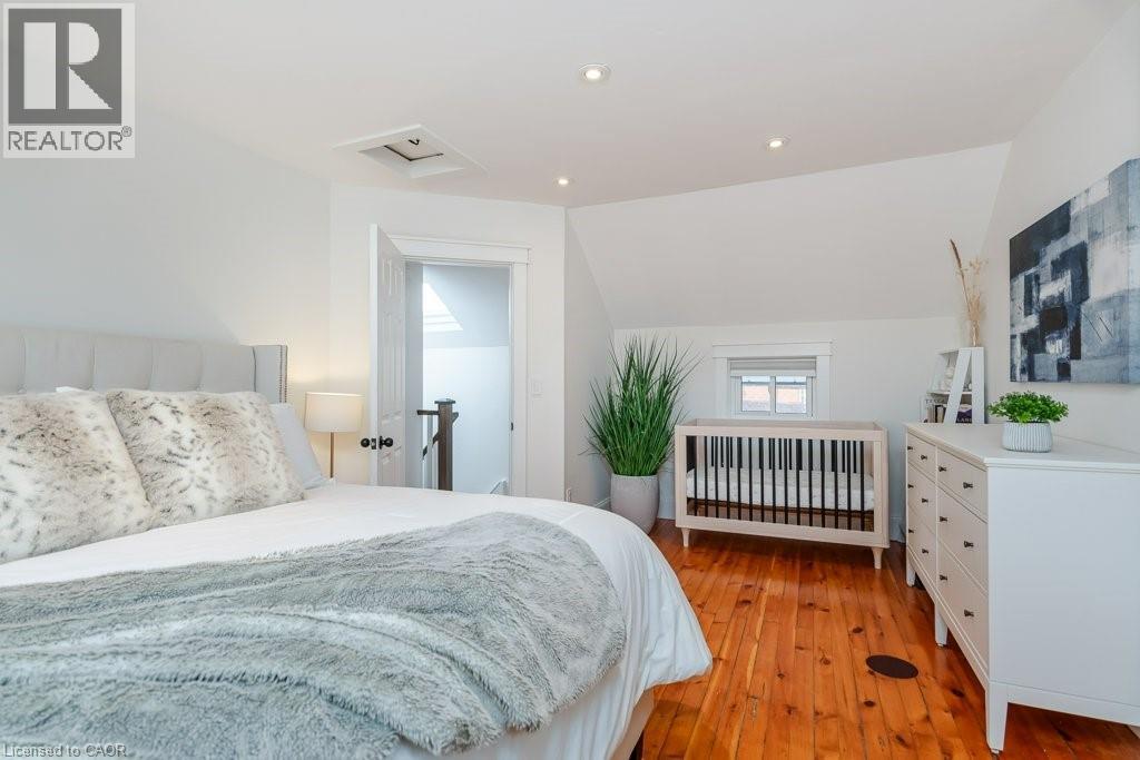 












44 KRUG Street

,
Kitchener,




Ontario
N2H2X7

