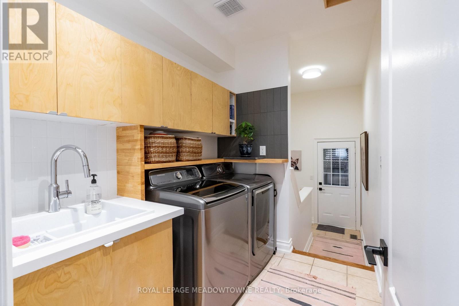 












26 EMPEROR DRIVE

,
Brampton,




Ontario
L6P1X5


