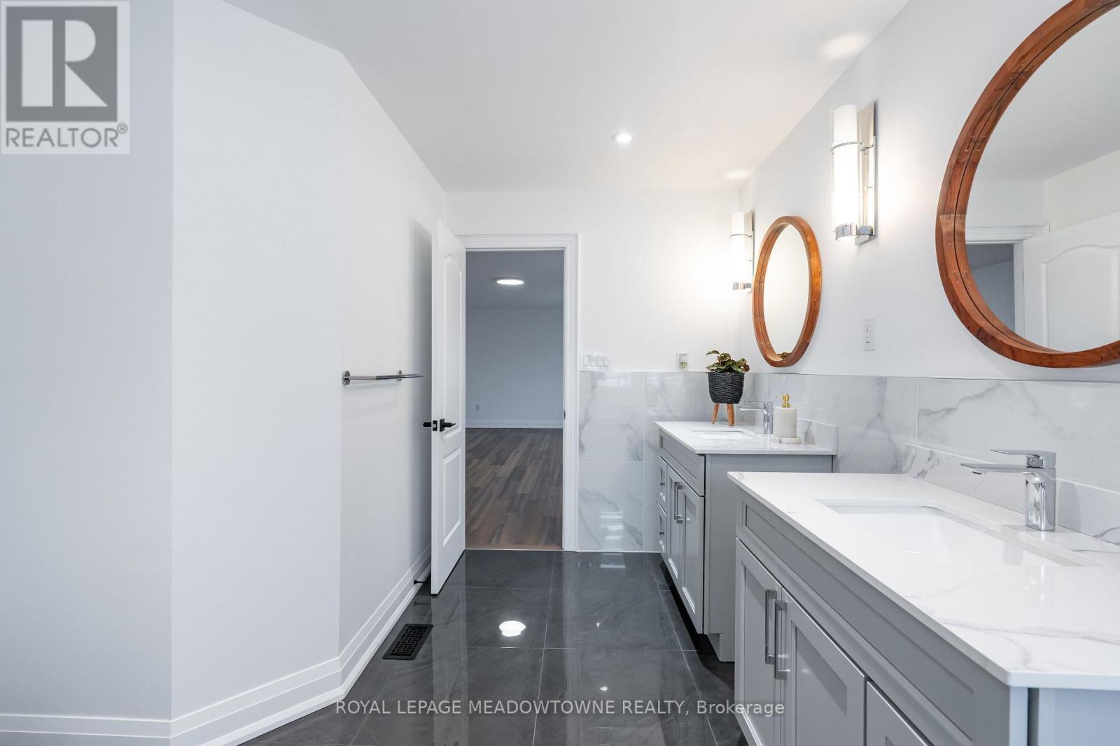 












26 EMPEROR DRIVE

,
Brampton,




Ontario
L6P1X5

