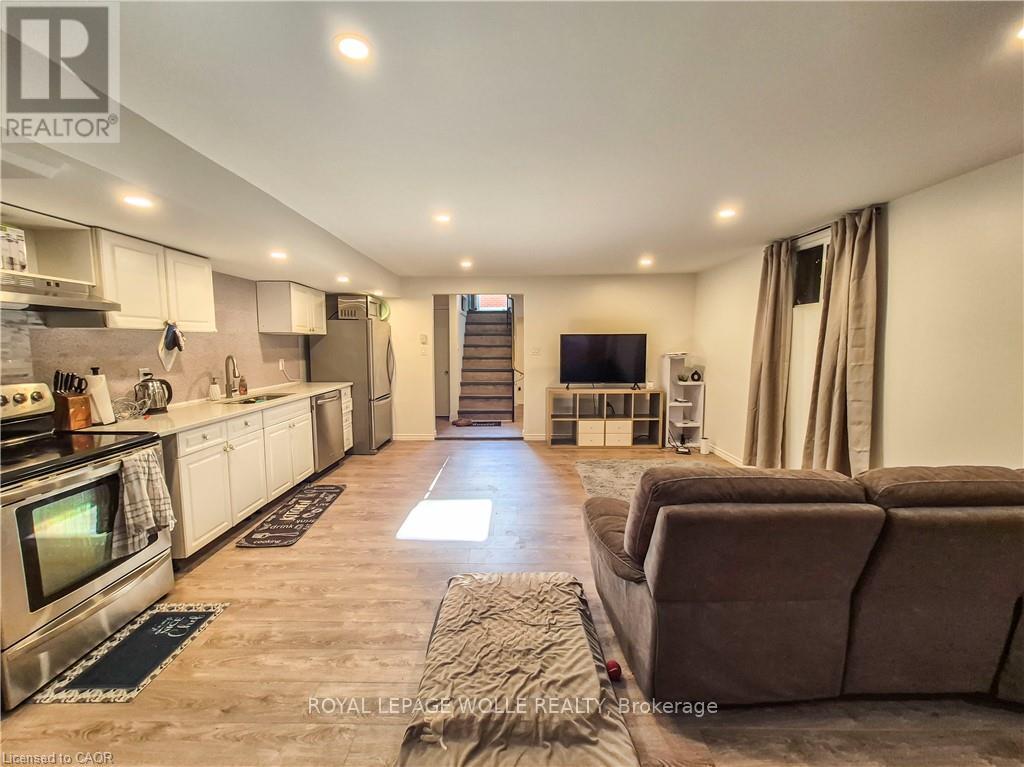 












B - 11 DUNCAIRN AVENUE

,
Kitchener,




Ontario
N2M4S5

