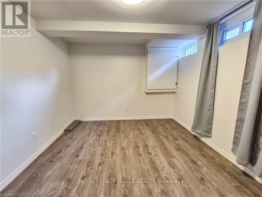 












B - 11 DUNCAIRN AVENUE

,
Kitchener,




Ontario
N2M4S5

