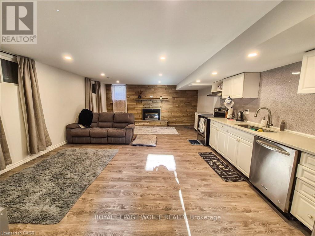 












B - 11 DUNCAIRN AVENUE

,
Kitchener,




Ontario
N2M4S5

