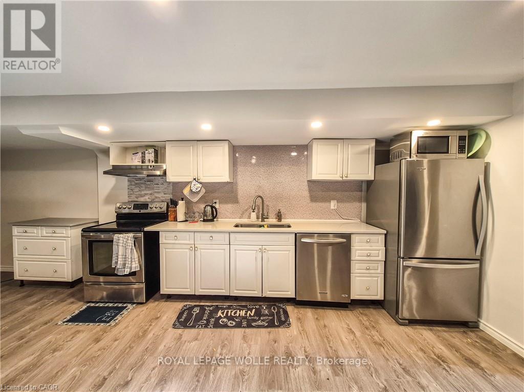 












B - 11 DUNCAIRN AVENUE

,
Kitchener,




Ontario
N2M4S5

