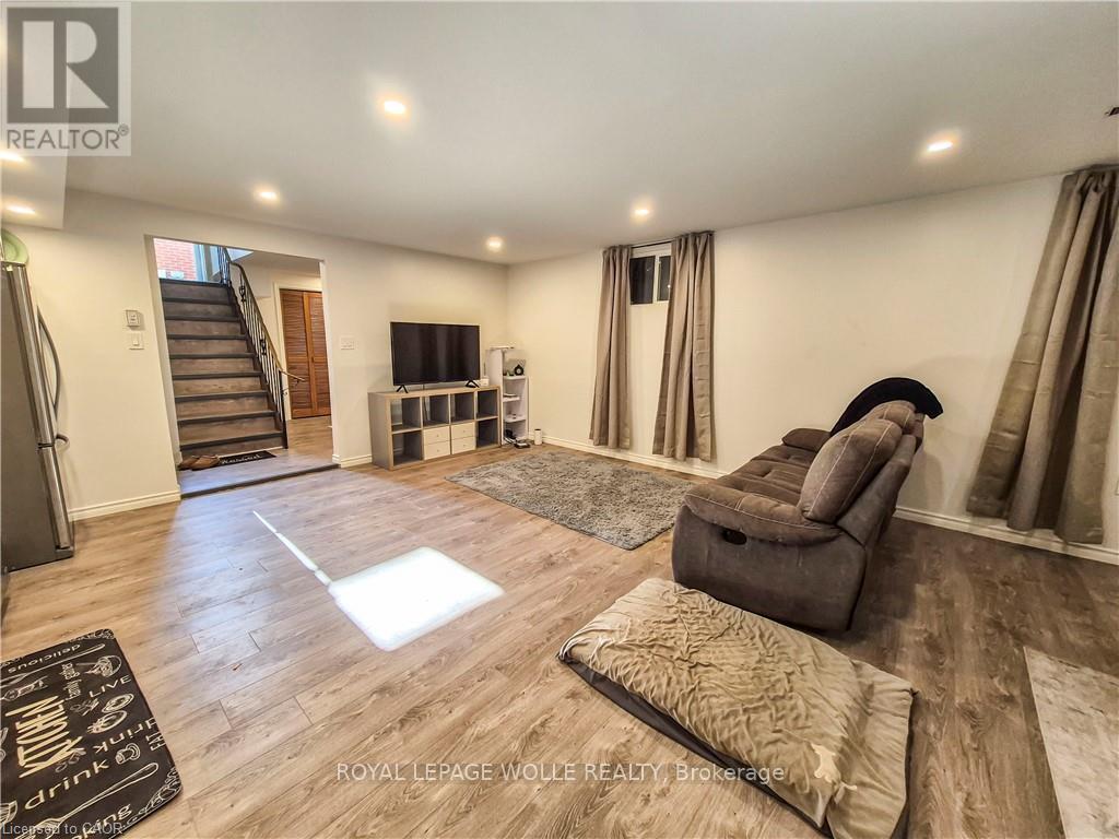 












B - 11 DUNCAIRN AVENUE

,
Kitchener,




Ontario
N2M4S5

