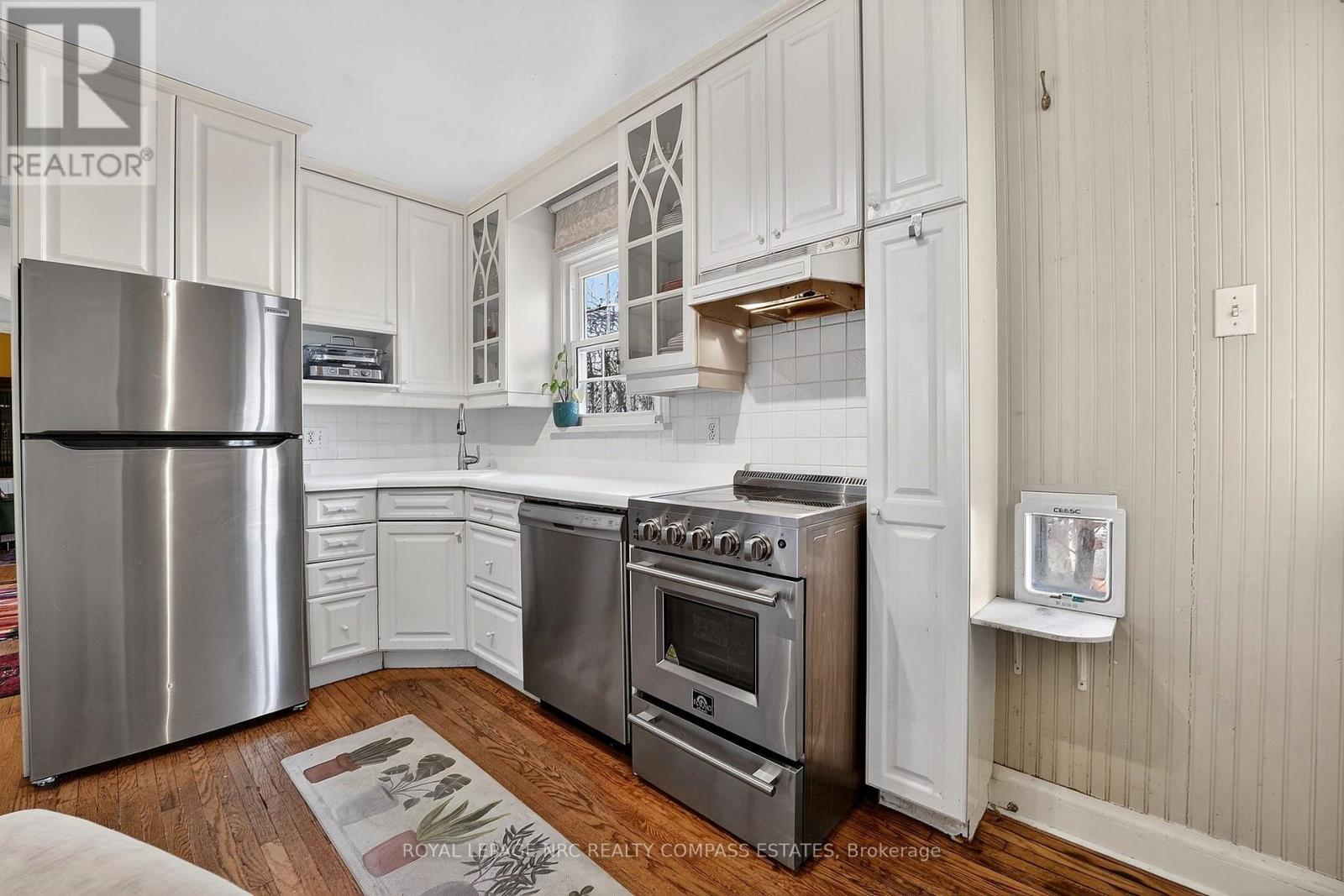 












31 QUEEN MARY DRIVE

,
St. Catharines (Downtown),




Ontario
L2R2J3

