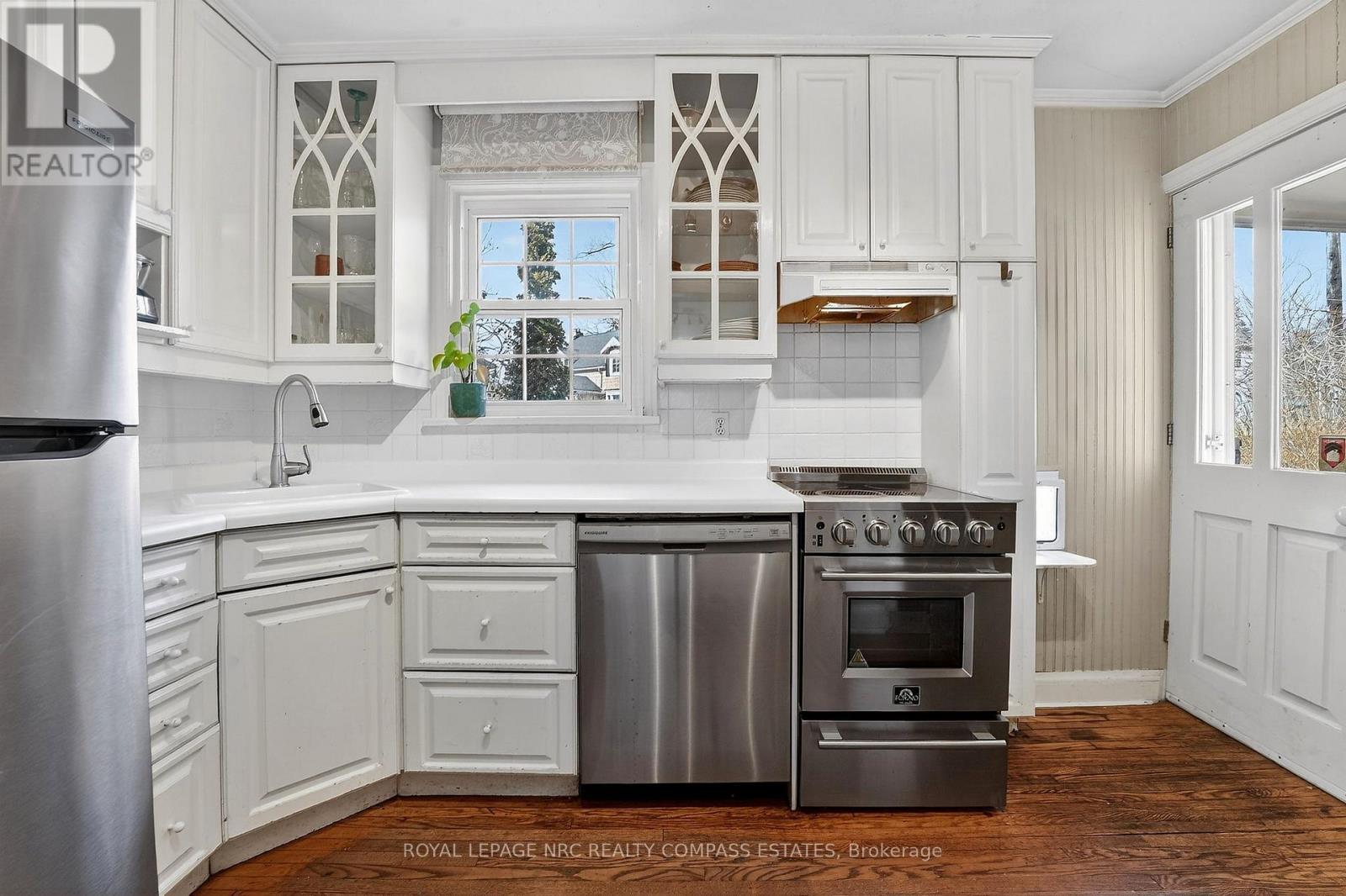 












31 QUEEN MARY DRIVE

,
St. Catharines (Downtown),




Ontario
L2R2J3

