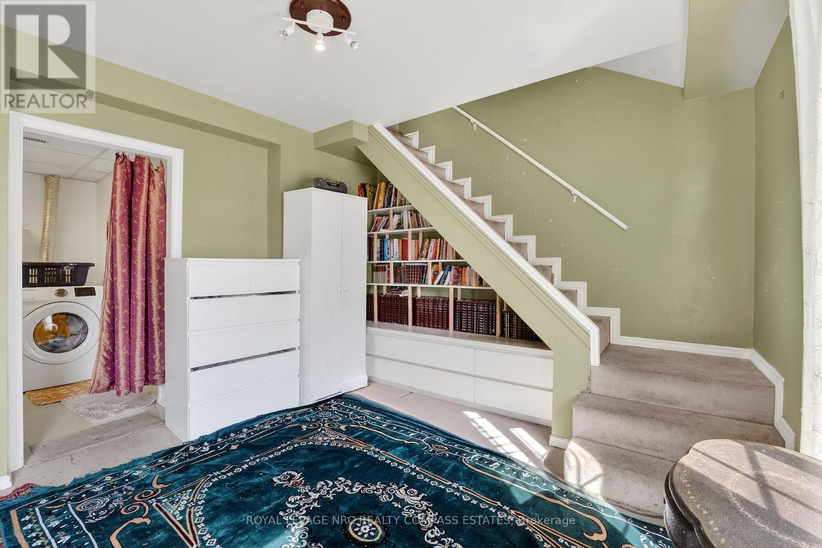 












31 QUEEN MARY DRIVE

,
St. Catharines (Downtown),




Ontario
L2R2J3


