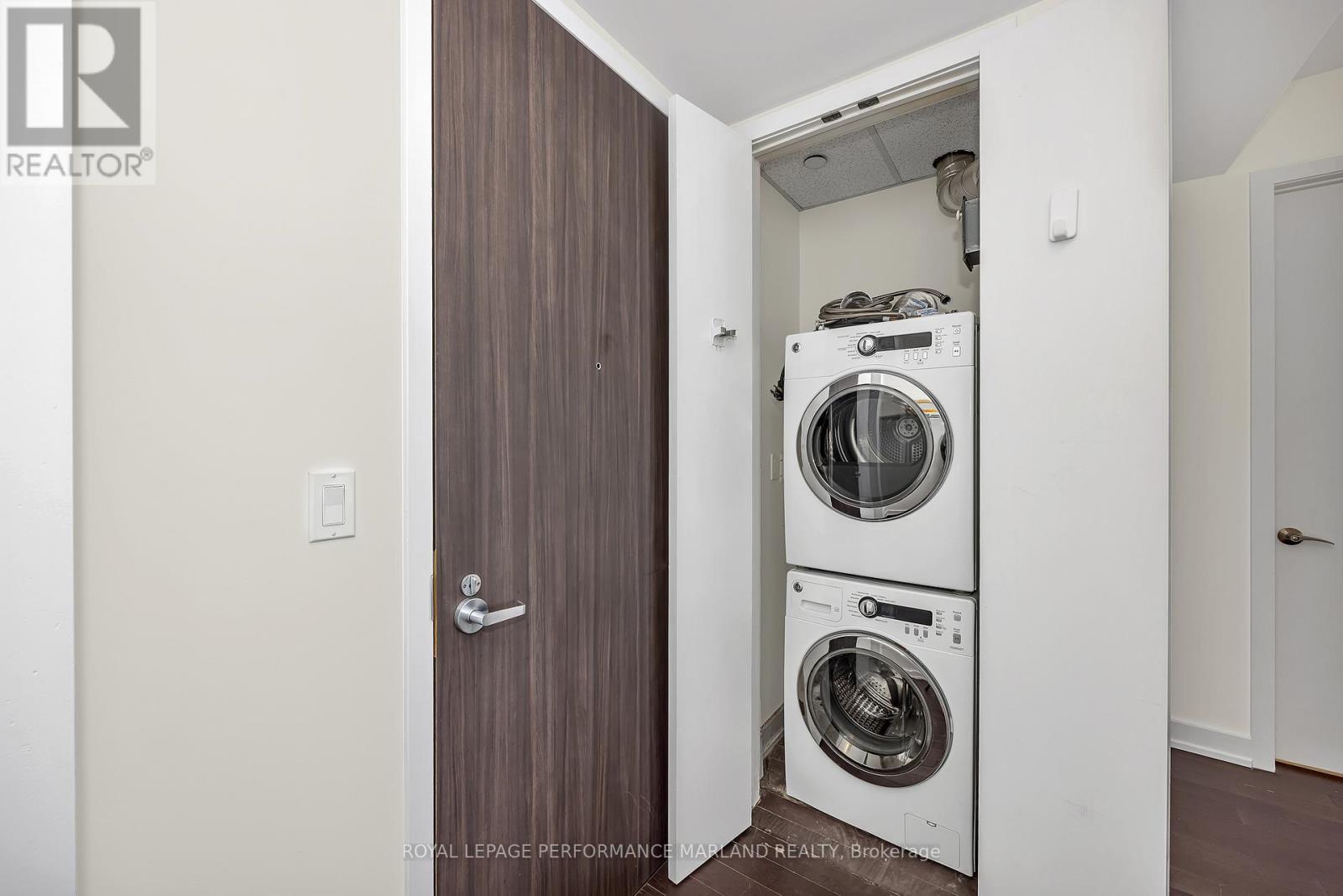 












606 - 111 CHAMPAGNE AVENUE S

,
Ottawa,




Ontario
K1S5V3

