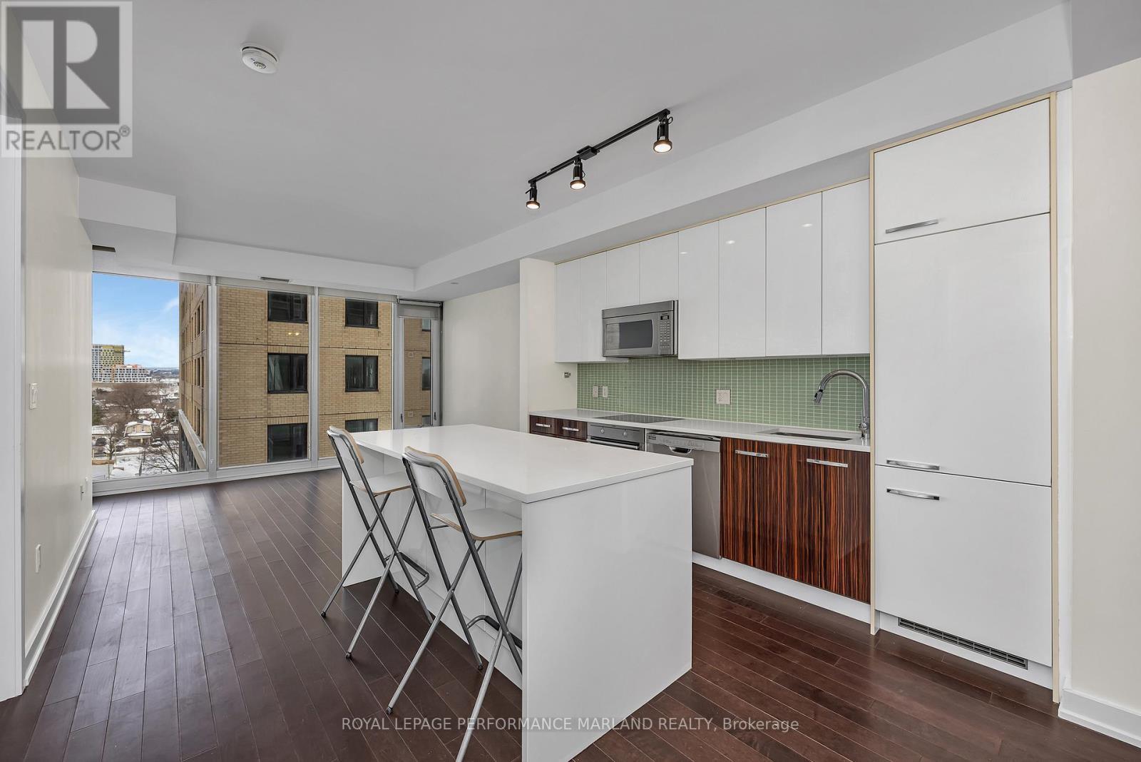 












606 - 111 CHAMPAGNE AVENUE S

,
Ottawa,




Ontario
K1S5V3

