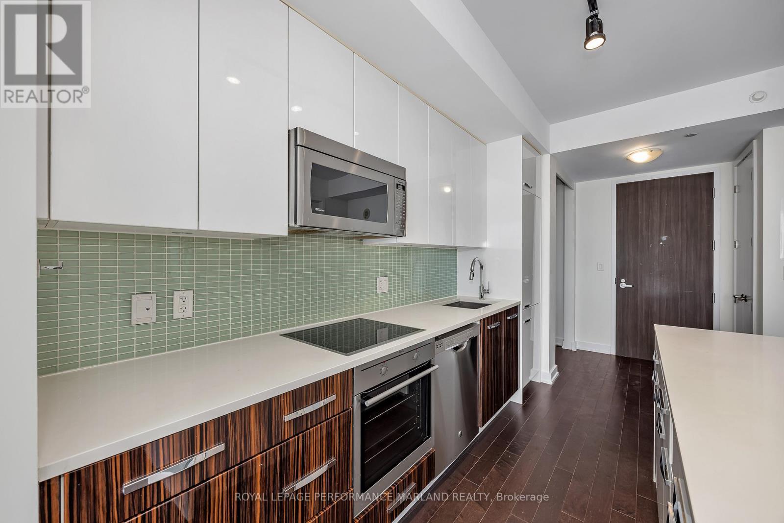 












606 - 111 CHAMPAGNE AVENUE S

,
Ottawa,




Ontario
K1S5V3

