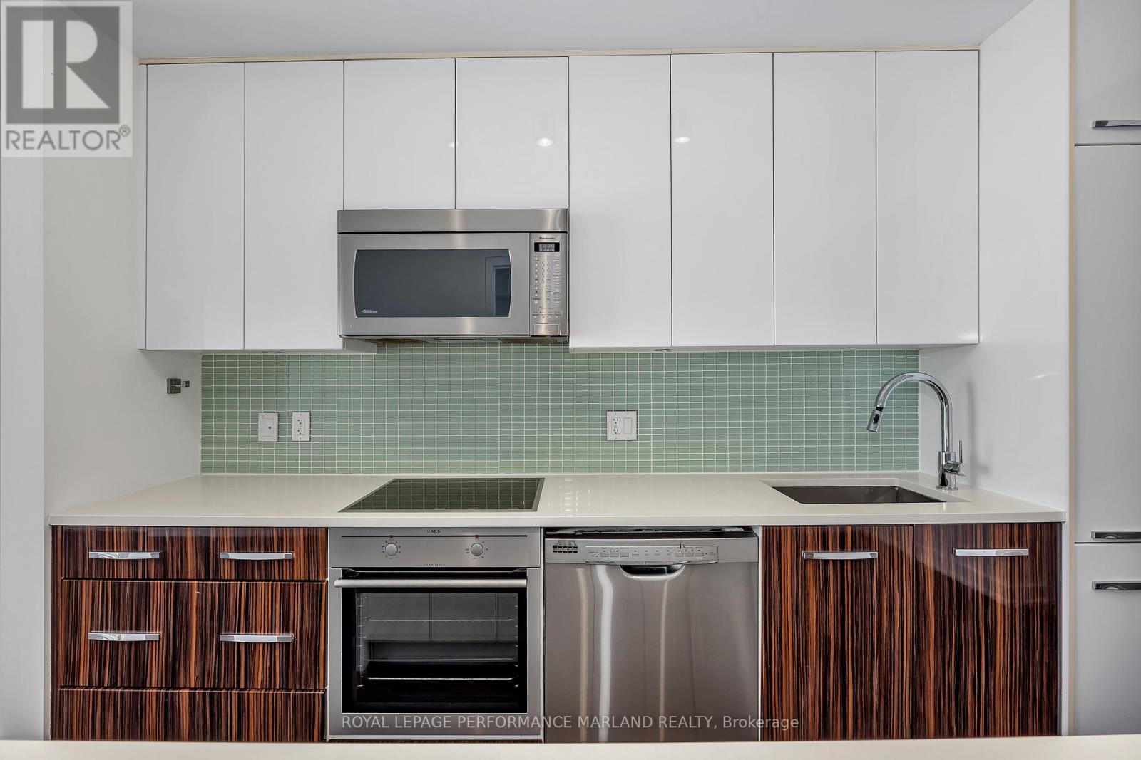 












606 - 111 CHAMPAGNE AVENUE S

,
Ottawa,




Ontario
K1S5V3

