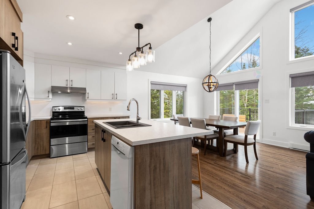 









10


Rue des Gemmes

,
Sainte-Marguerite-du-Lac-Masson,




QC
J0T2N0

