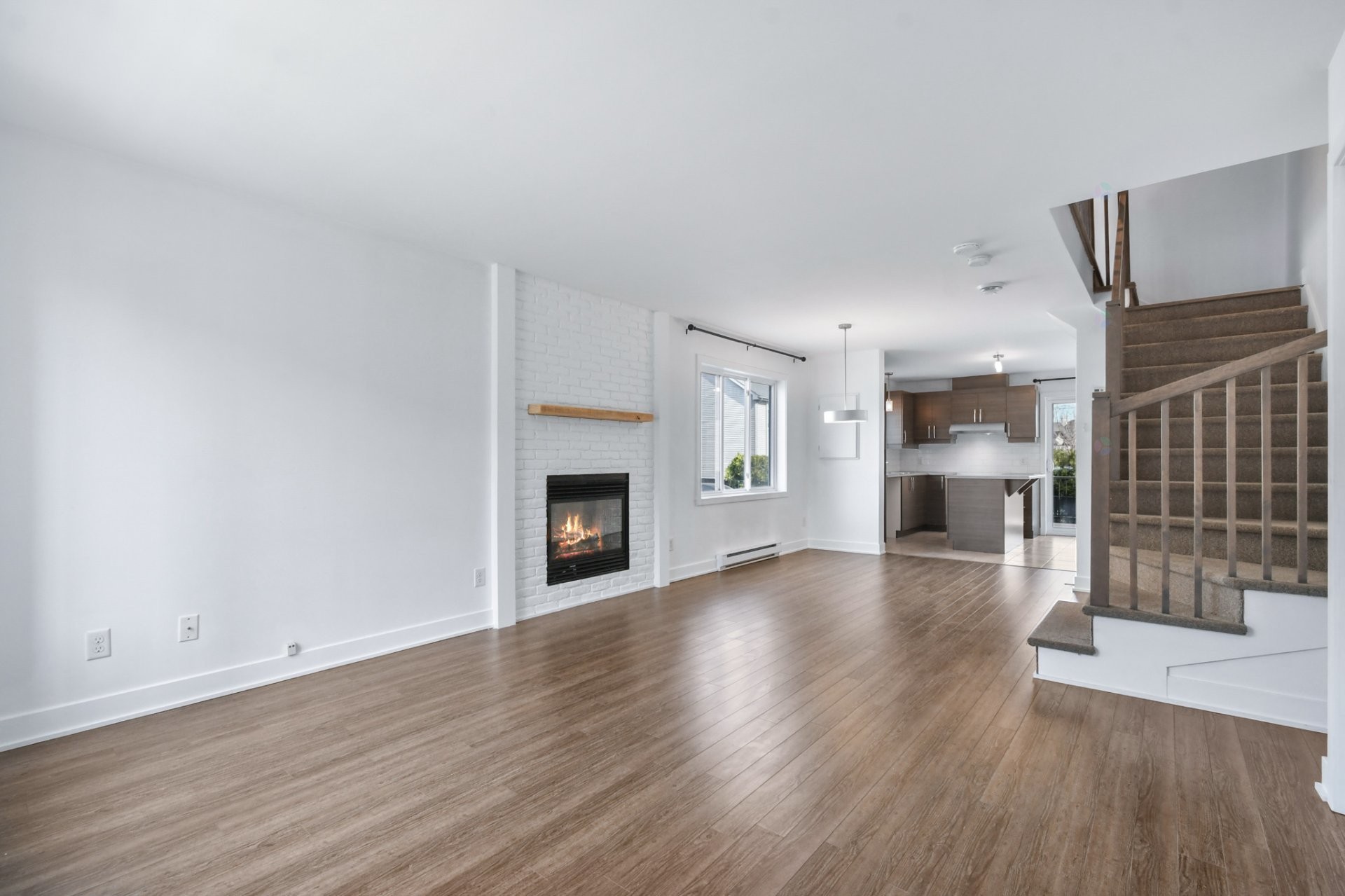 









671


Rue de Pompadour

,
Mascouche,




QC
J7K0S4

