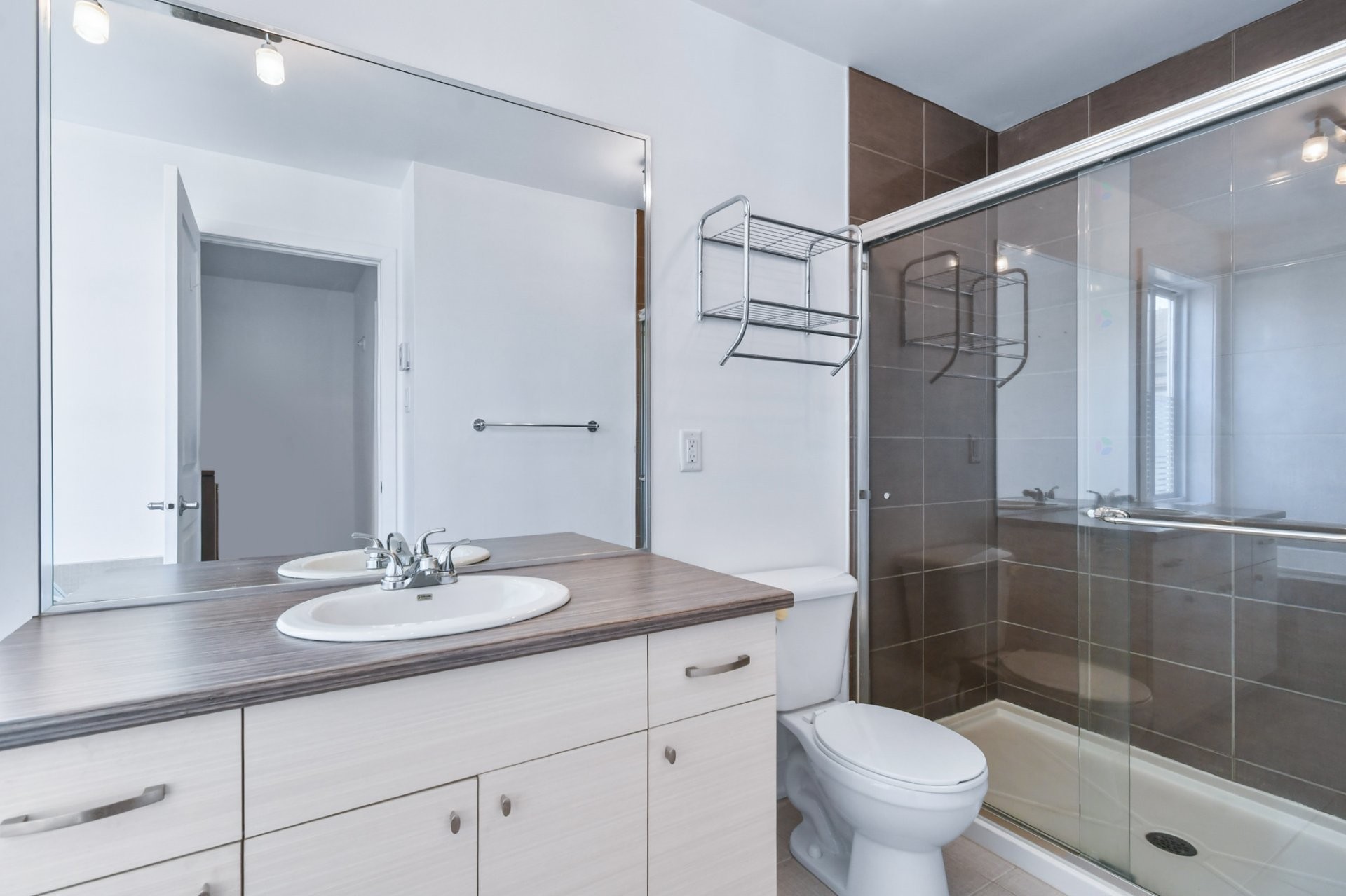 









671


Rue de Pompadour

,
Mascouche,




QC
J7K0S4

