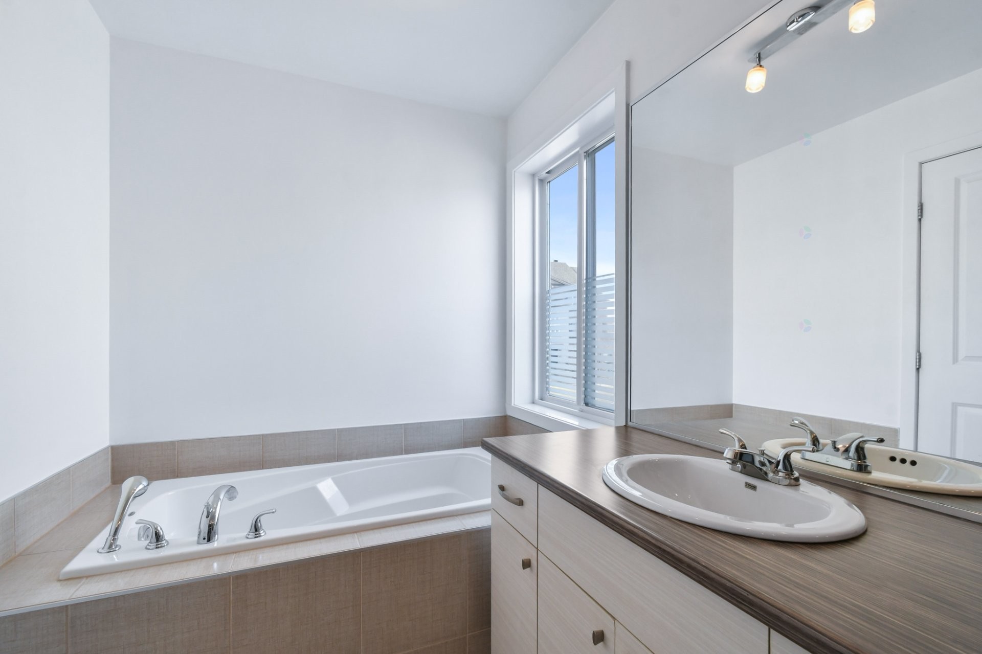 









671


Rue de Pompadour

,
Mascouche,




QC
J7K0S4

