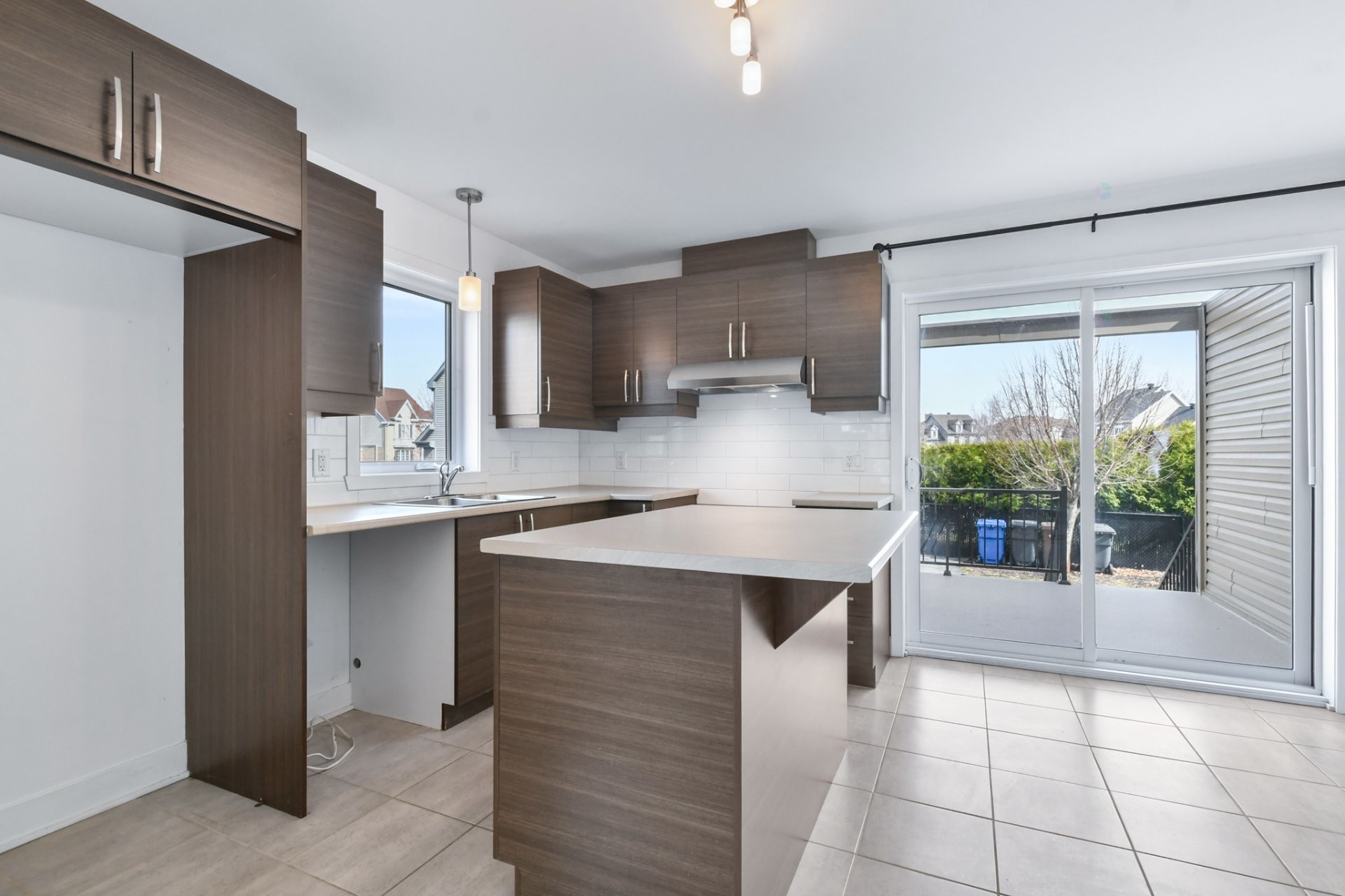 









671


Rue de Pompadour

,
Mascouche,




QC
J7K0S4

