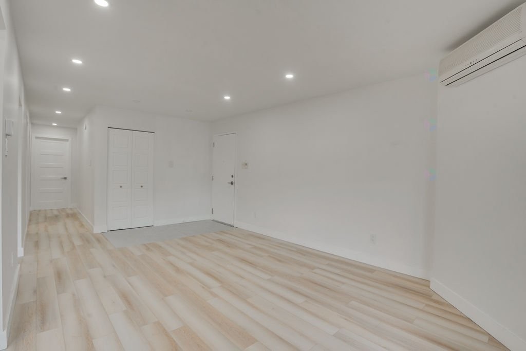 









183


Rue Mutchmore

, 1,
Gatineau (Hull),




QC
J8Y3T8

