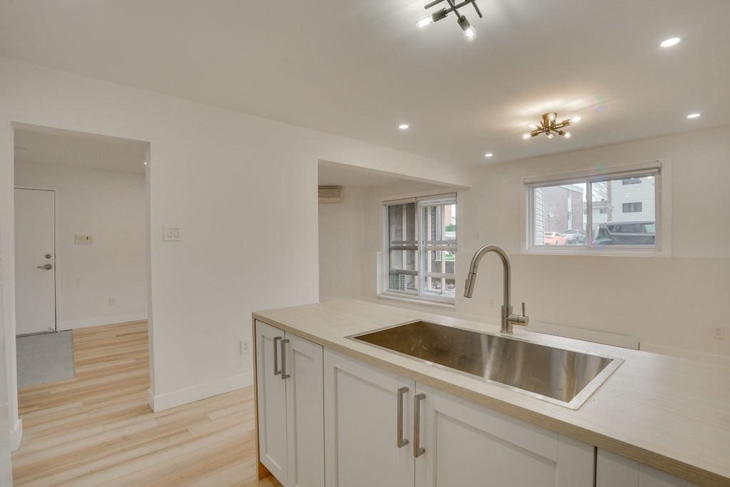 









183


Rue Mutchmore

, 1,
Gatineau (Hull),




QC
J8Y3T8

