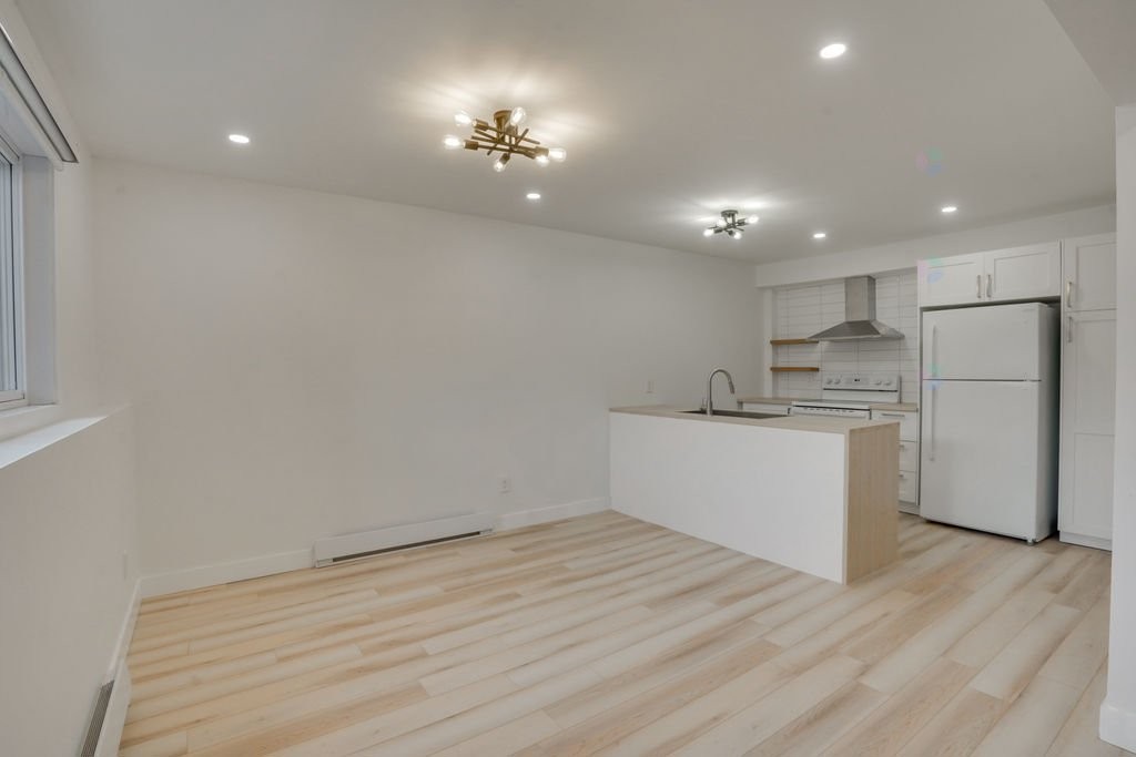 









183


Rue Mutchmore

, 1,
Gatineau (Hull),




QC
J8Y3T8

