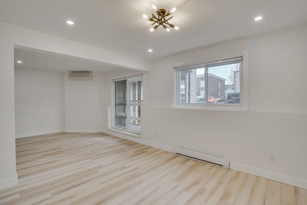 









183


Rue Mutchmore

, 1,
Gatineau (Hull),




QC
J8Y3T8

