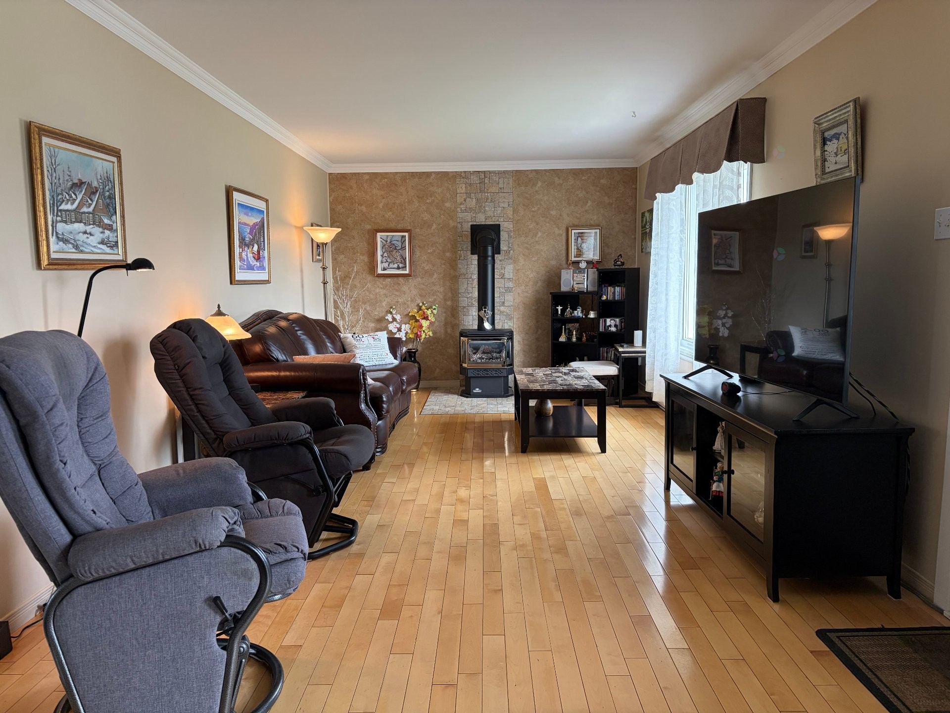 









360


Av. Lupien

,
Louiseville,




QC
J5V1T4

