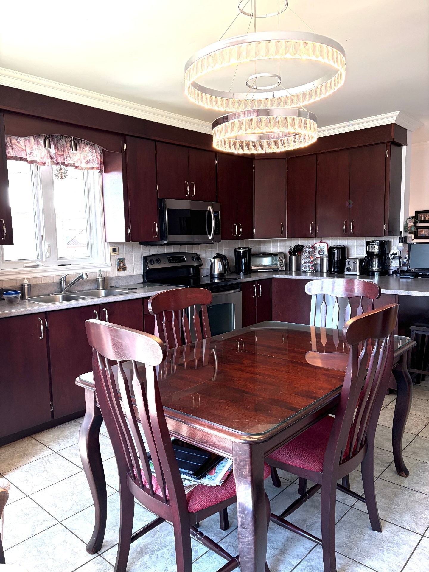 









360


Av. Lupien

,
Louiseville,




QC
J5V1T4

