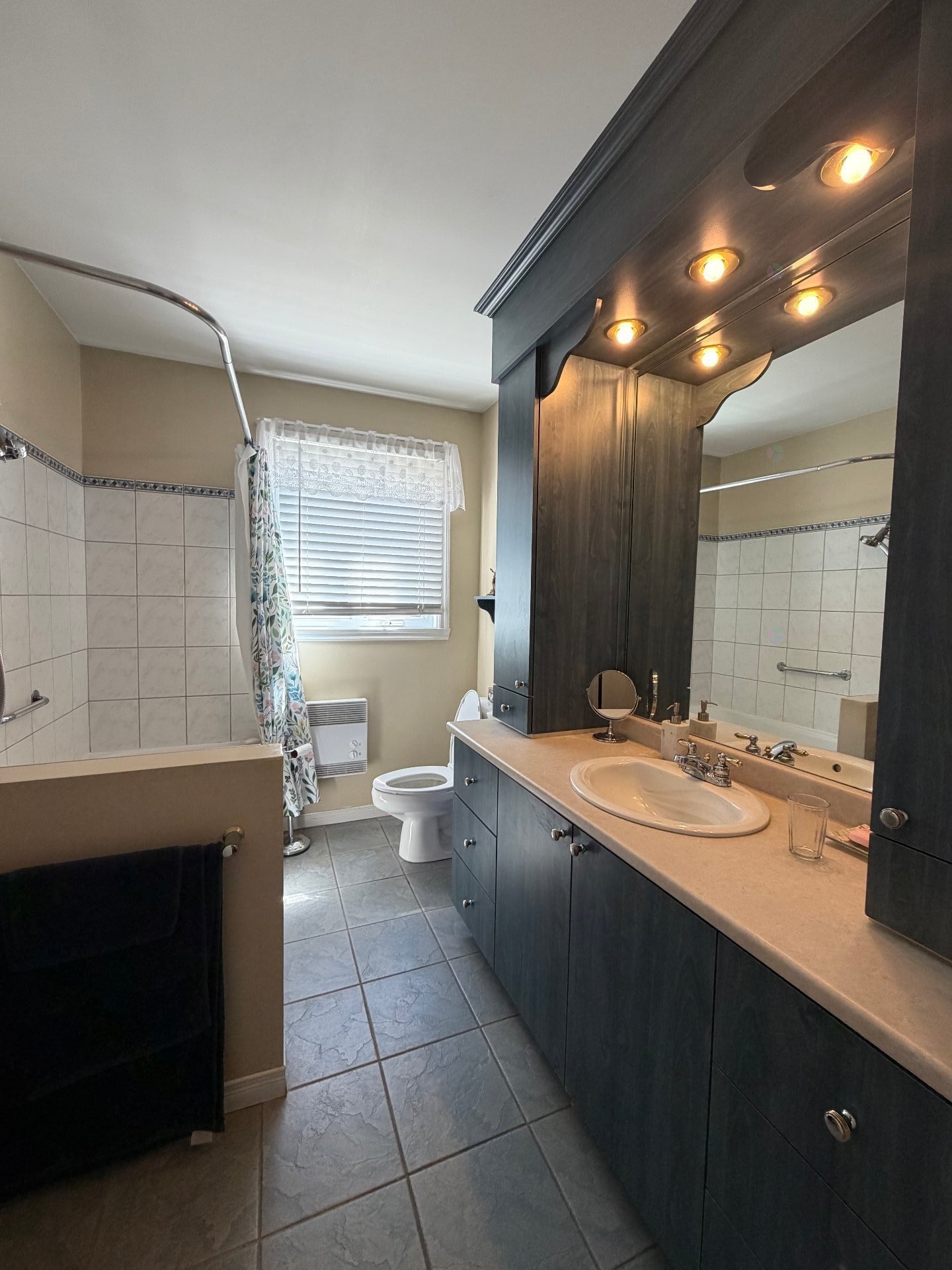 









360


Av. Lupien

,
Louiseville,




QC
J5V1T4

