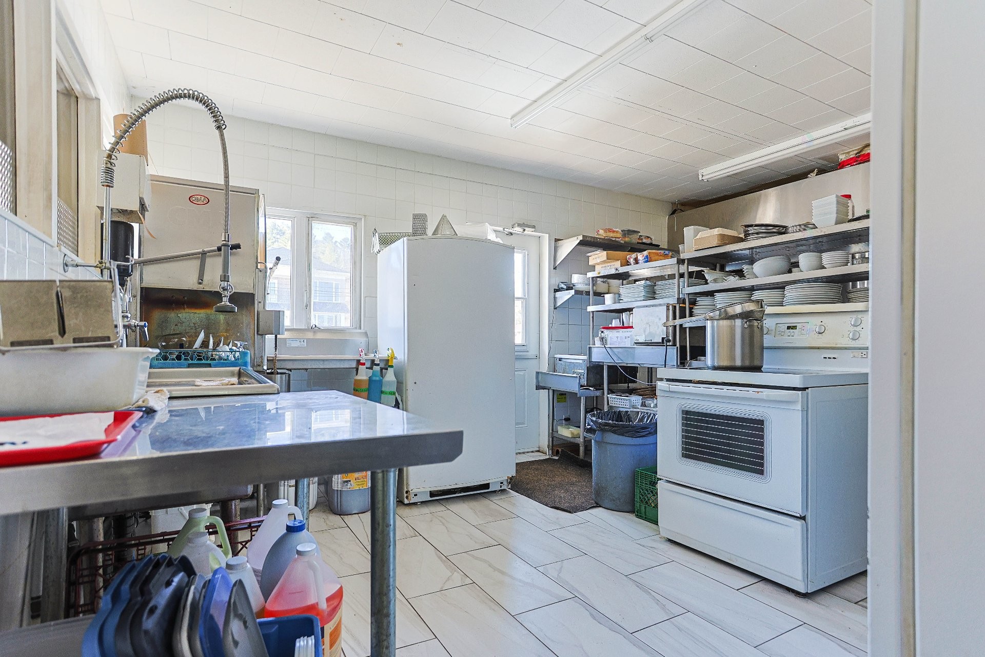 









390

 - 392


Route 153

,
Saint-Tite,




QC
G0X3H0

