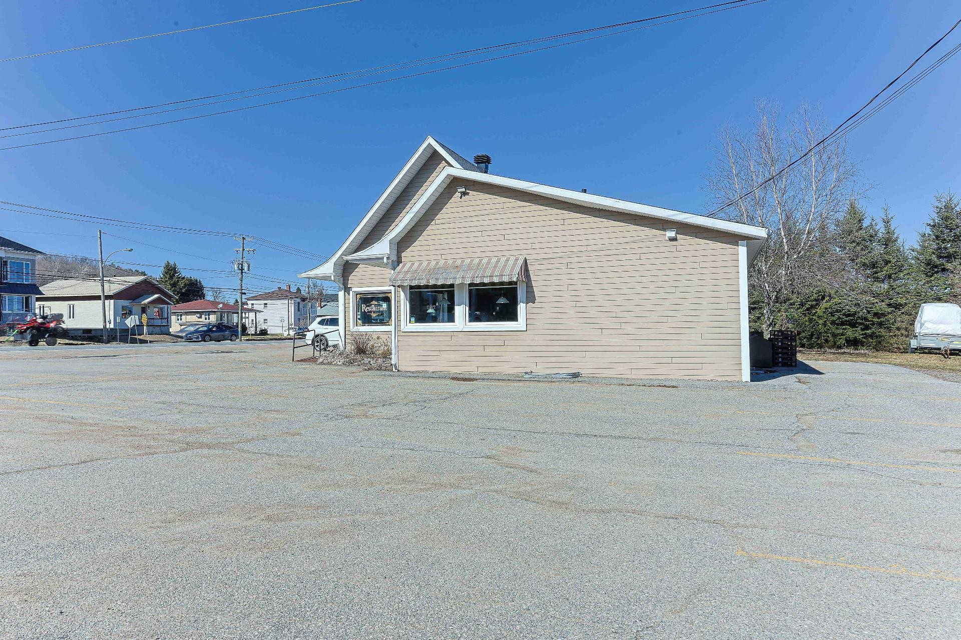 









390

 - 392


Route 153

,
Saint-Tite,




QC
G0X3H0


