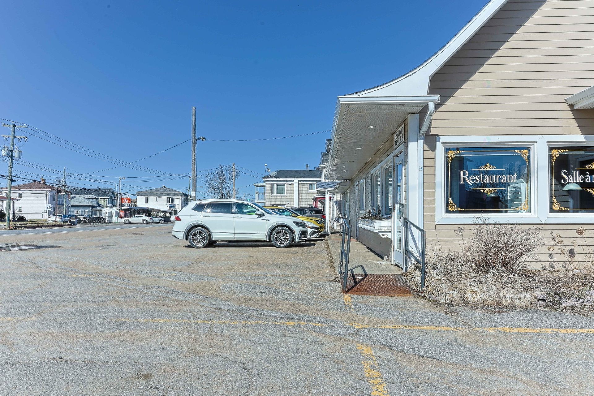 









390

 - 392


Route 153

,
Saint-Tite,




QC
G0X3H0

