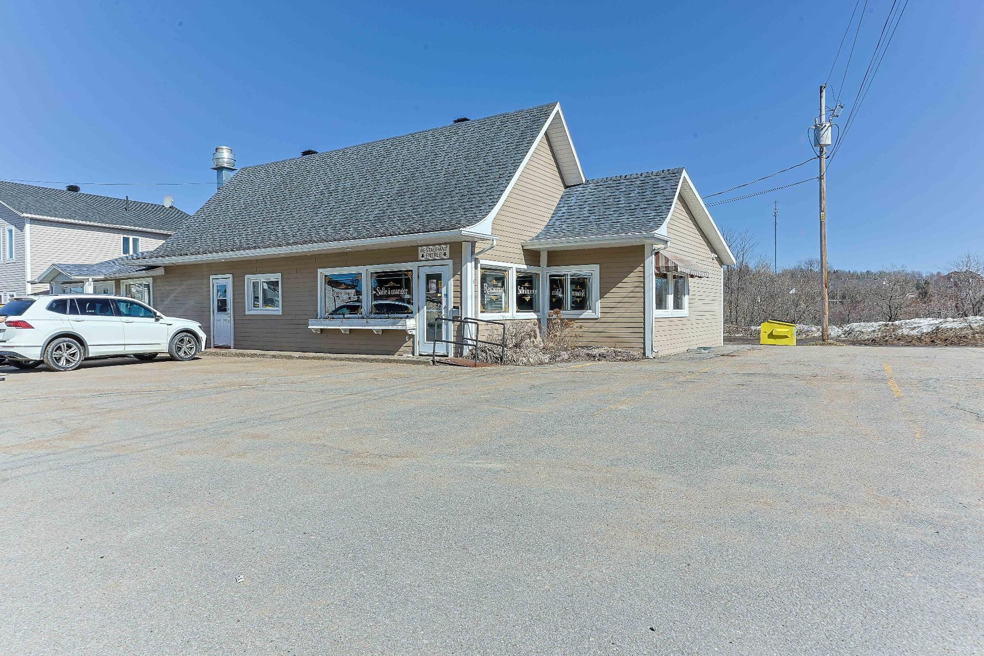 









390

 - 392


Route 153

,
Saint-Tite,




QC
G0X3H0

