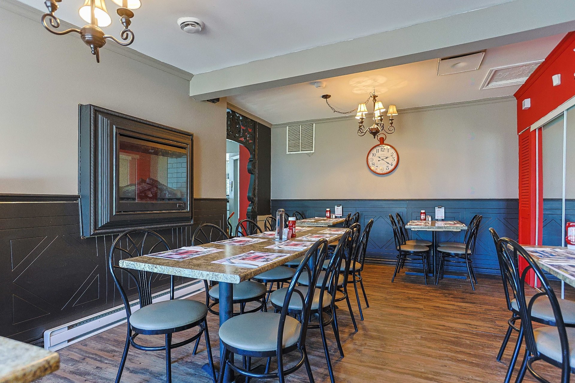 









390

 - 392


Route 153

,
Saint-Tite,




QC
G0X3H0

