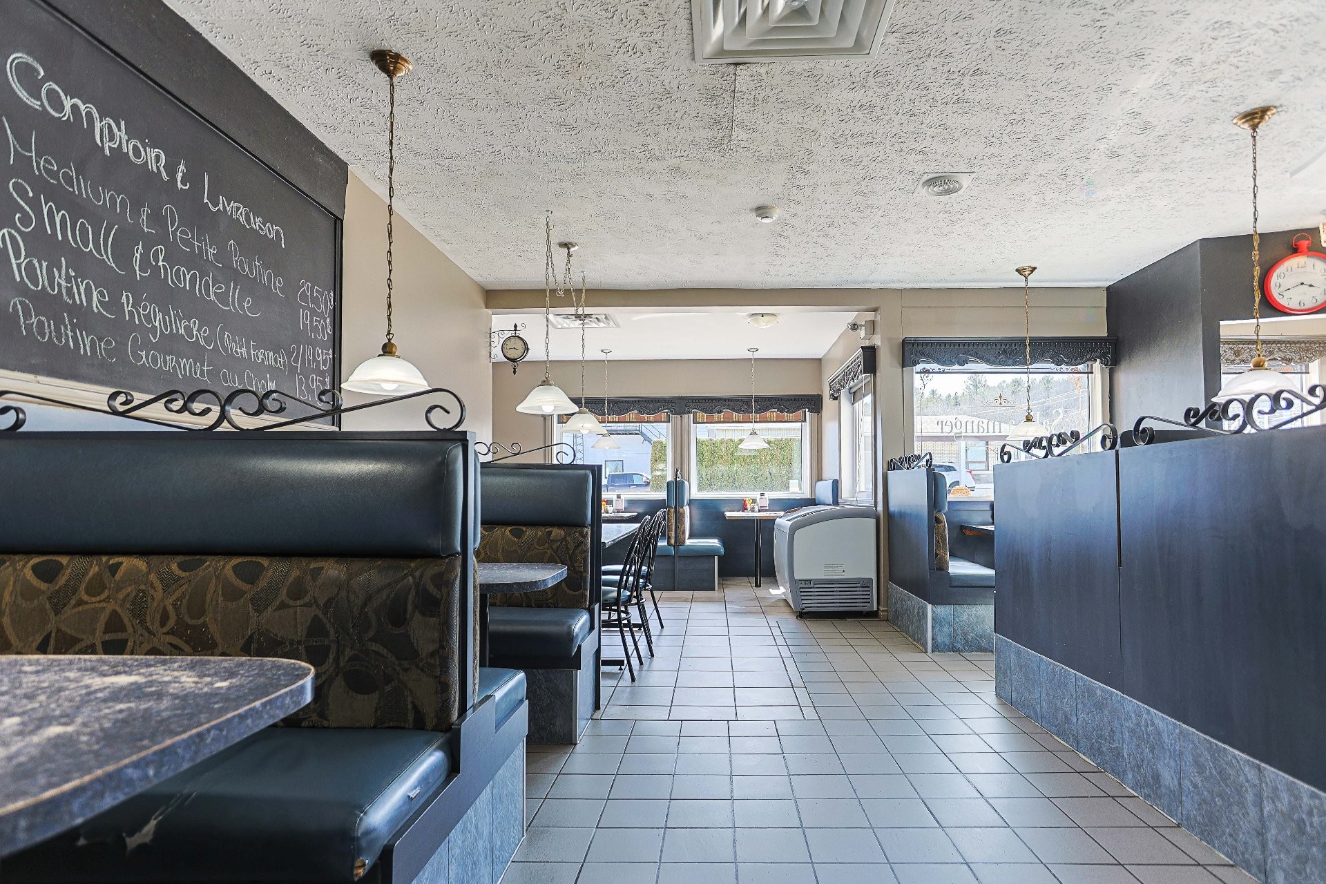 









390

 - 392


Route 153

,
Saint-Tite,




QC
G0X3H0

