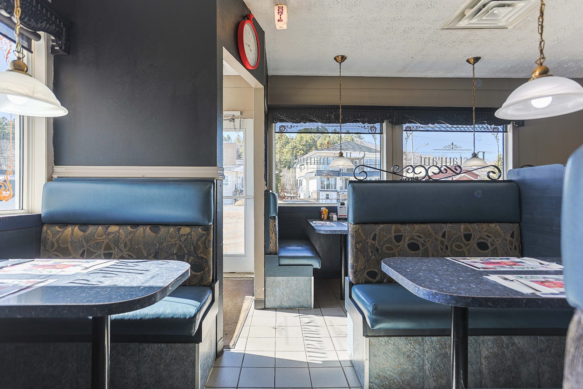 









390

 - 392


Route 153

,
Saint-Tite,




QC
G0X3H0

