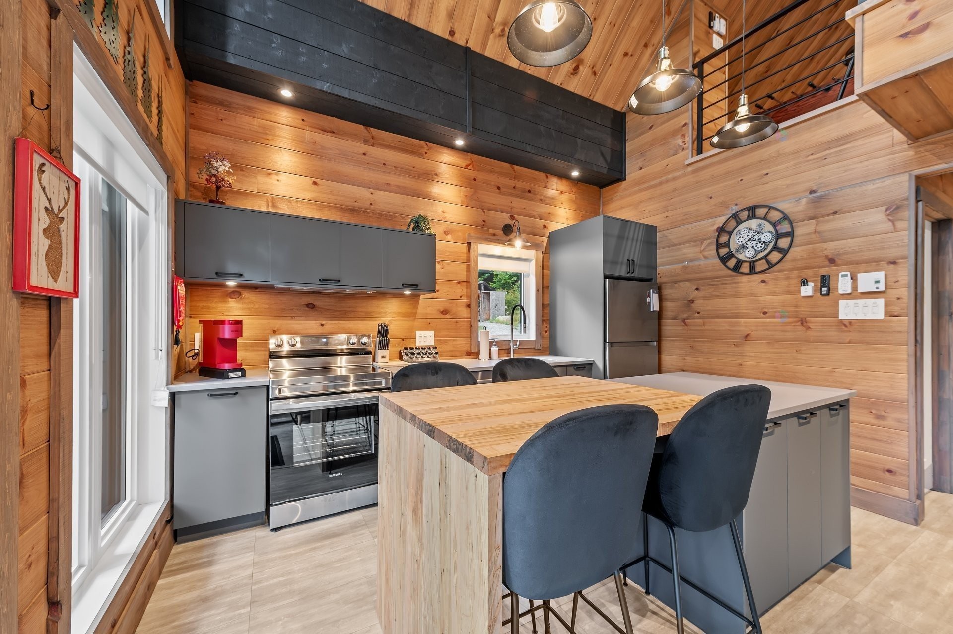 









580


Mtée Brien

,
Lac-Supérieur,




QC
J0T1J0

