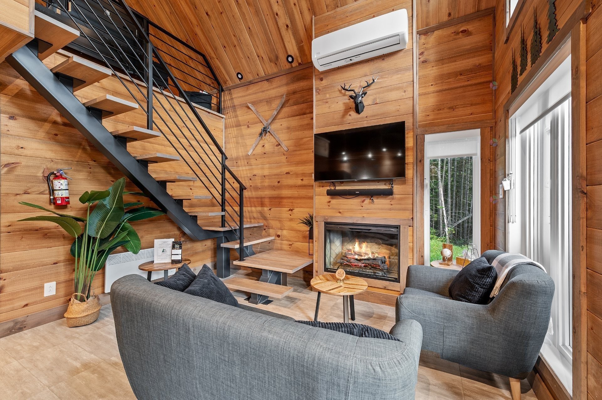 









580


Mtée Brien

,
Lac-Supérieur,




QC
J0T1J0

