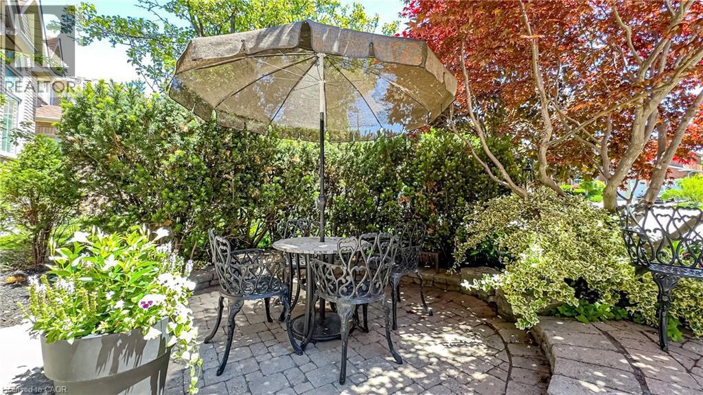 












1729 RIVERBEND Court

,
Mississauga,




Ontario
L5M5J1


