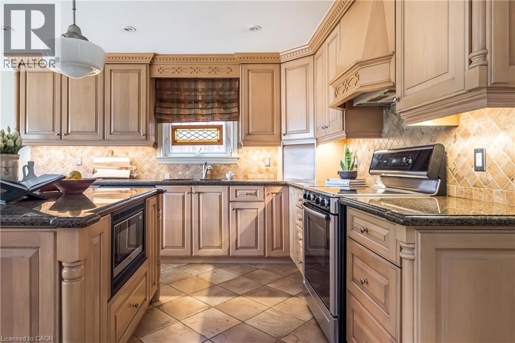 












1729 RIVERBEND Court

,
Mississauga,




Ontario
L5M5J1

