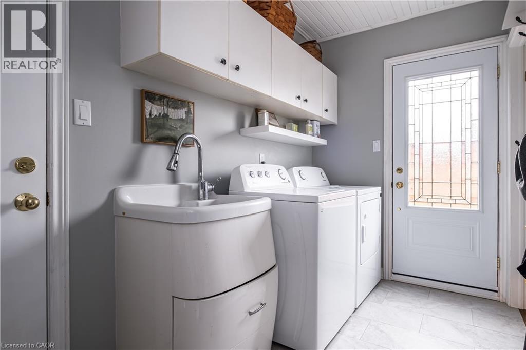 












1729 RIVERBEND Court

,
Mississauga,




Ontario
L5M5J1

