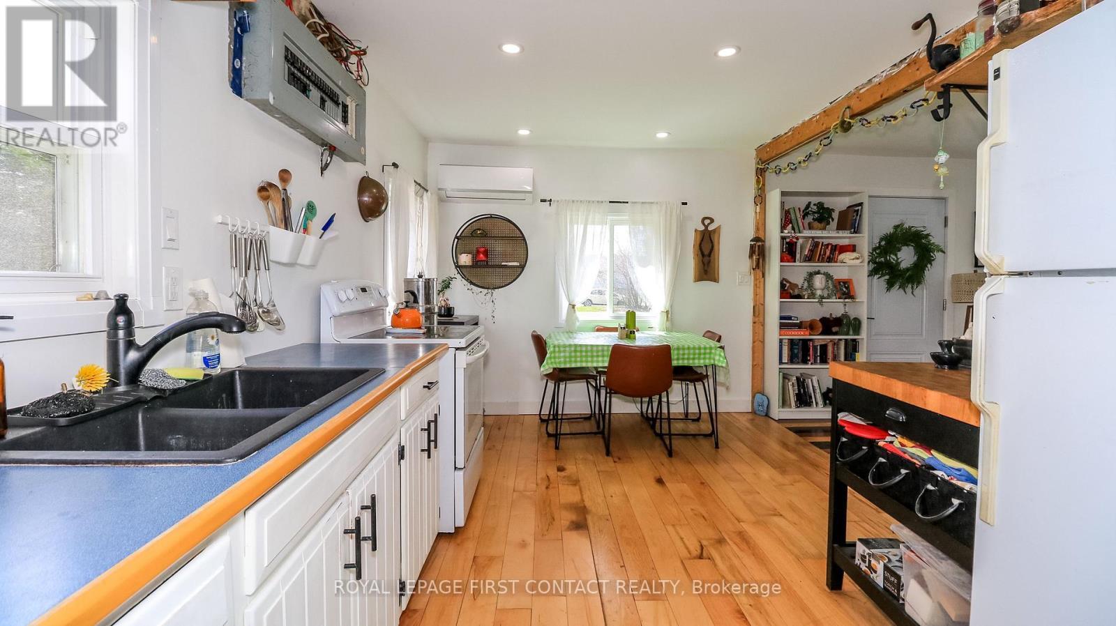 












8332 MAIN STREET

,
Adjala-Tosorontio,




Ontario
L0M1M0

