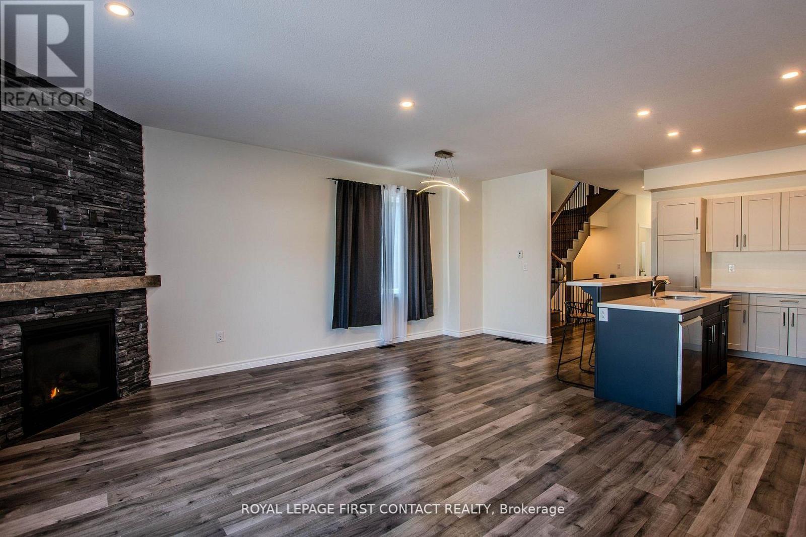 












144 MEMORIAL AVENUE

,
Orillia,




Ontario
L3C5X2

