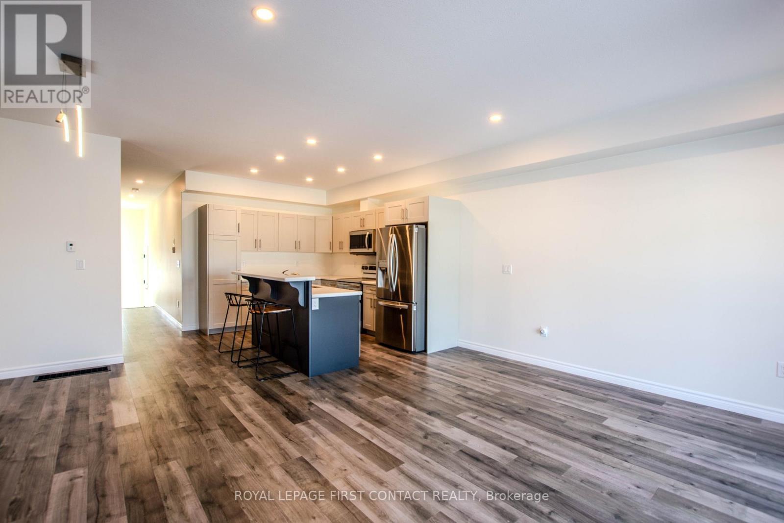 












144 MEMORIAL AVENUE

,
Orillia,




Ontario
L3C5X2


