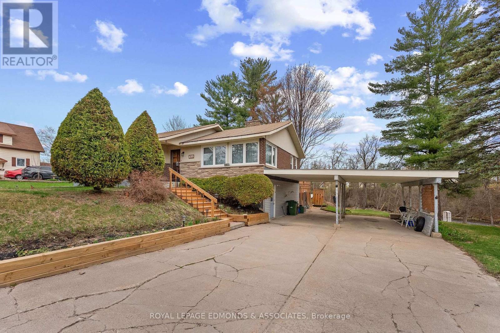 












499 BOUNDARY ROAD E

,
Pembroke,




Ontario
K8A6L7

