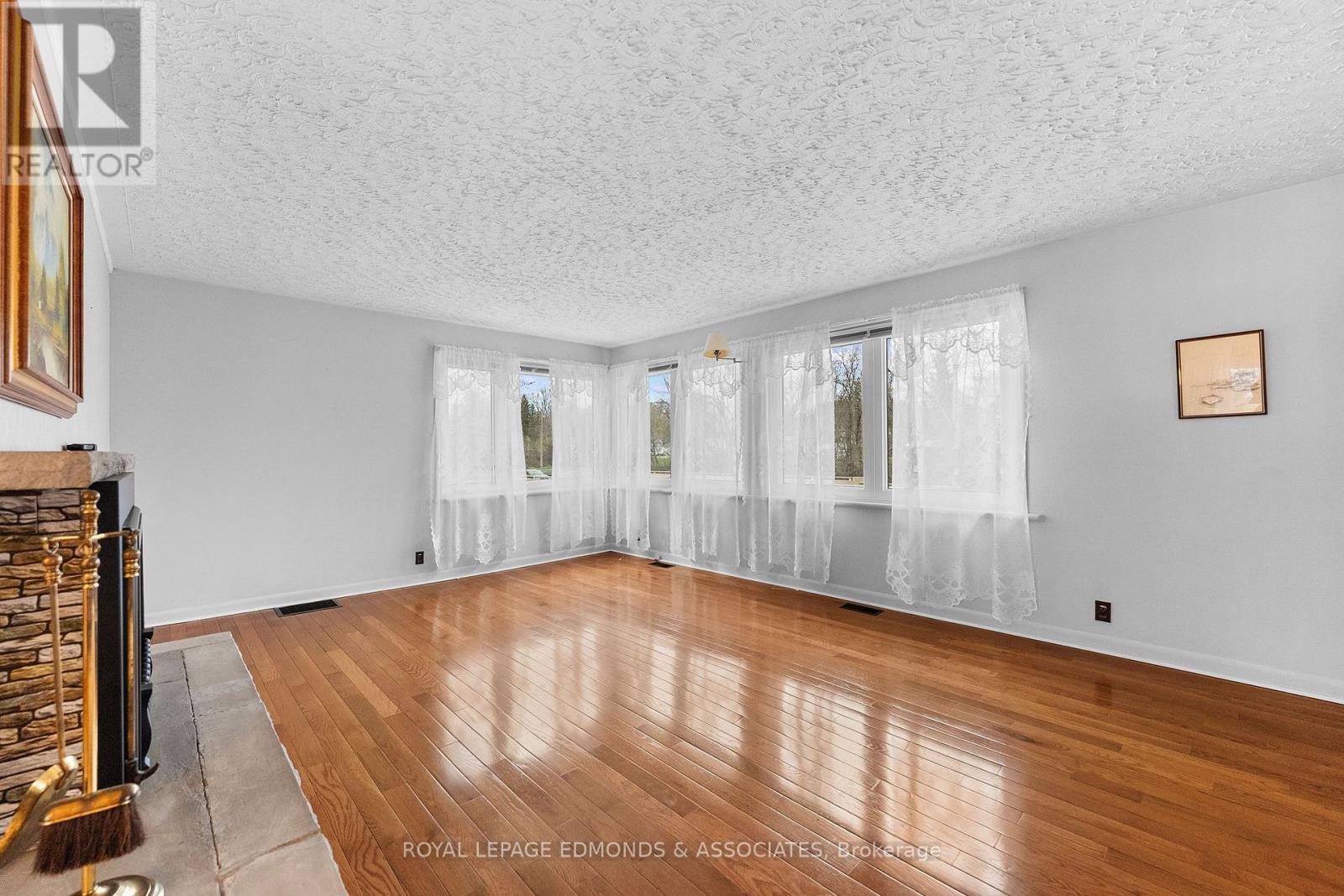 












499 BOUNDARY ROAD E

,
Pembroke,




Ontario
K8A6L7

