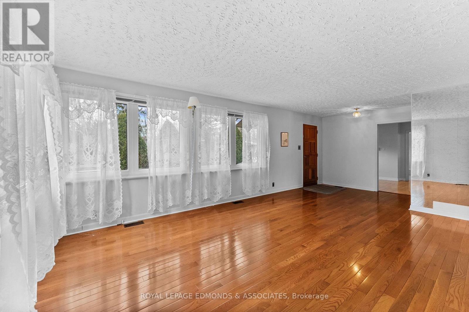 












499 BOUNDARY ROAD E

,
Pembroke,




Ontario
K8A6L7

