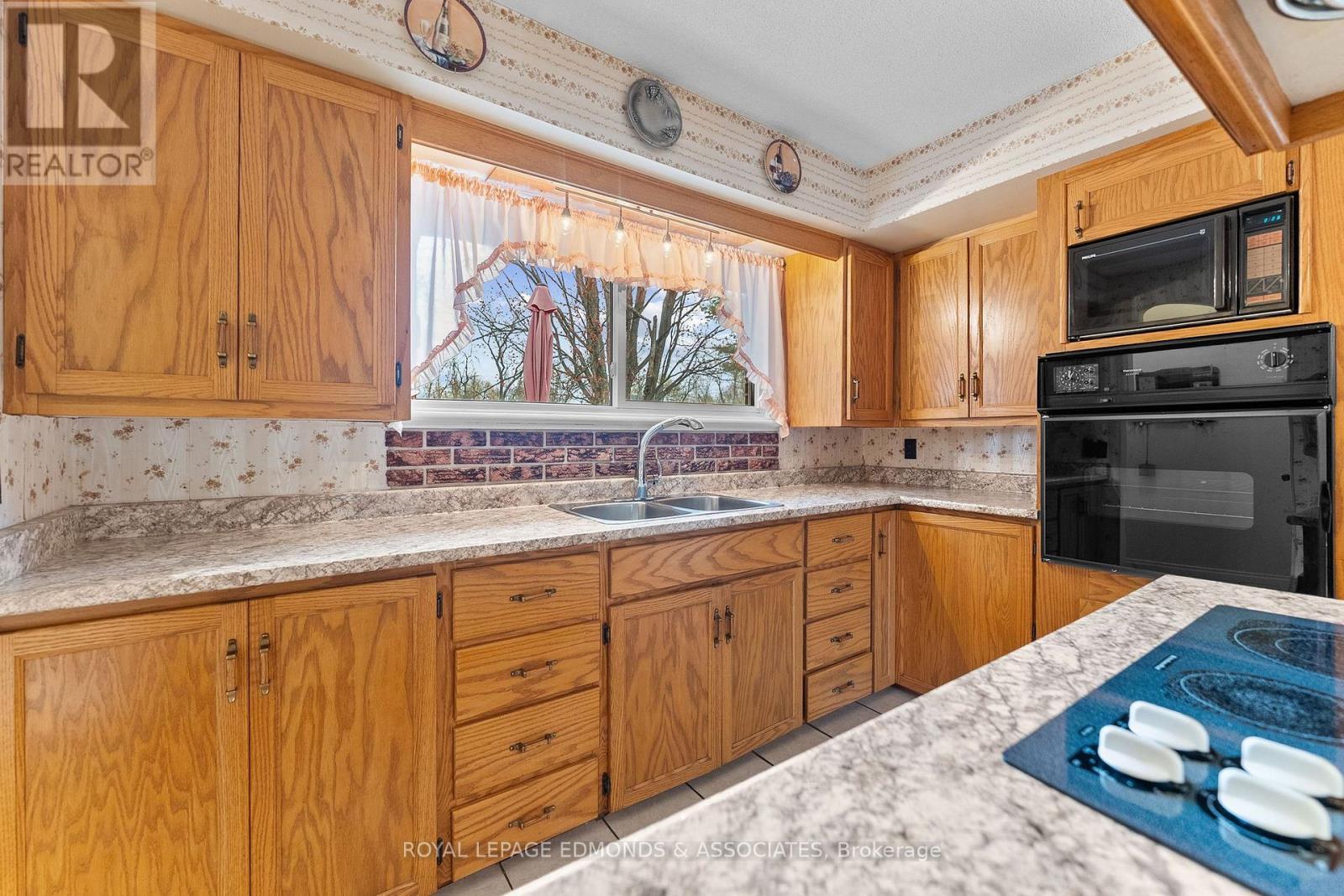 












499 BOUNDARY ROAD E

,
Pembroke,




Ontario
K8A6L7

