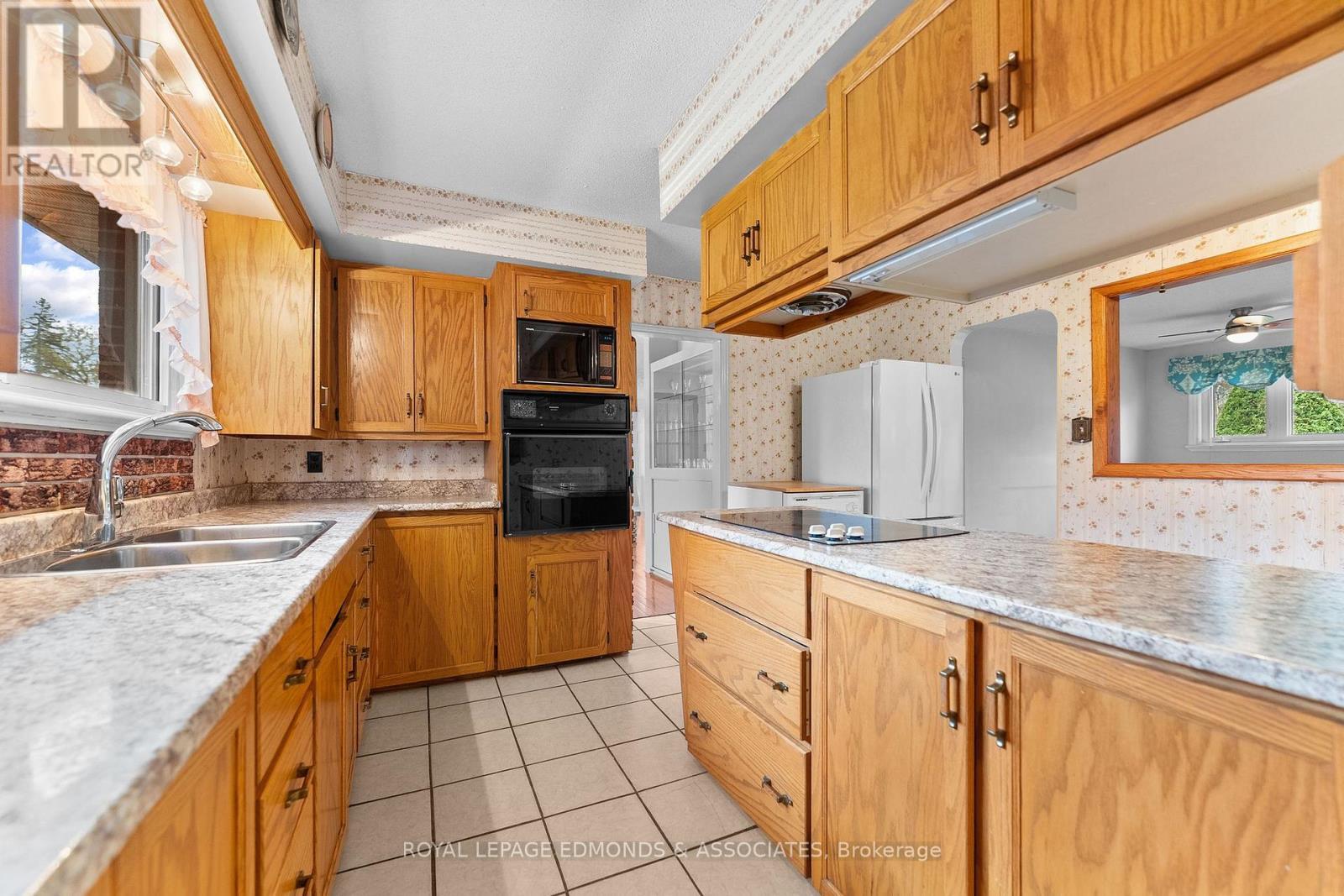 












499 BOUNDARY ROAD E

,
Pembroke,




Ontario
K8A6L7

