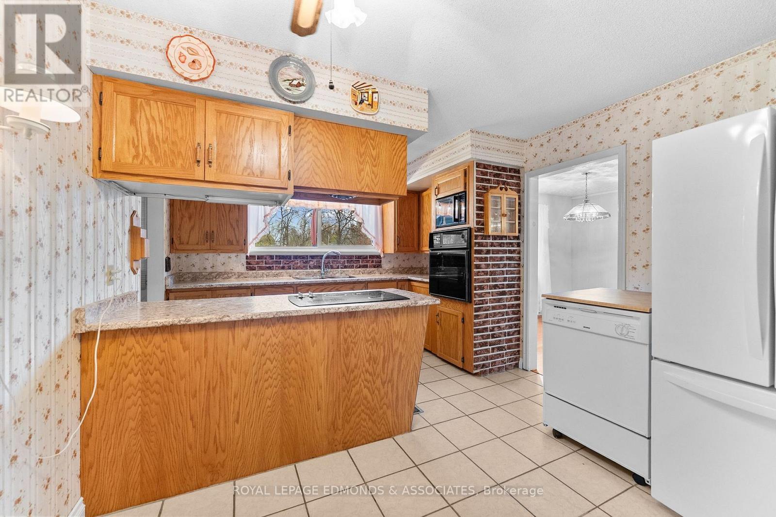 












499 BOUNDARY ROAD E

,
Pembroke,




Ontario
K8A6L7

