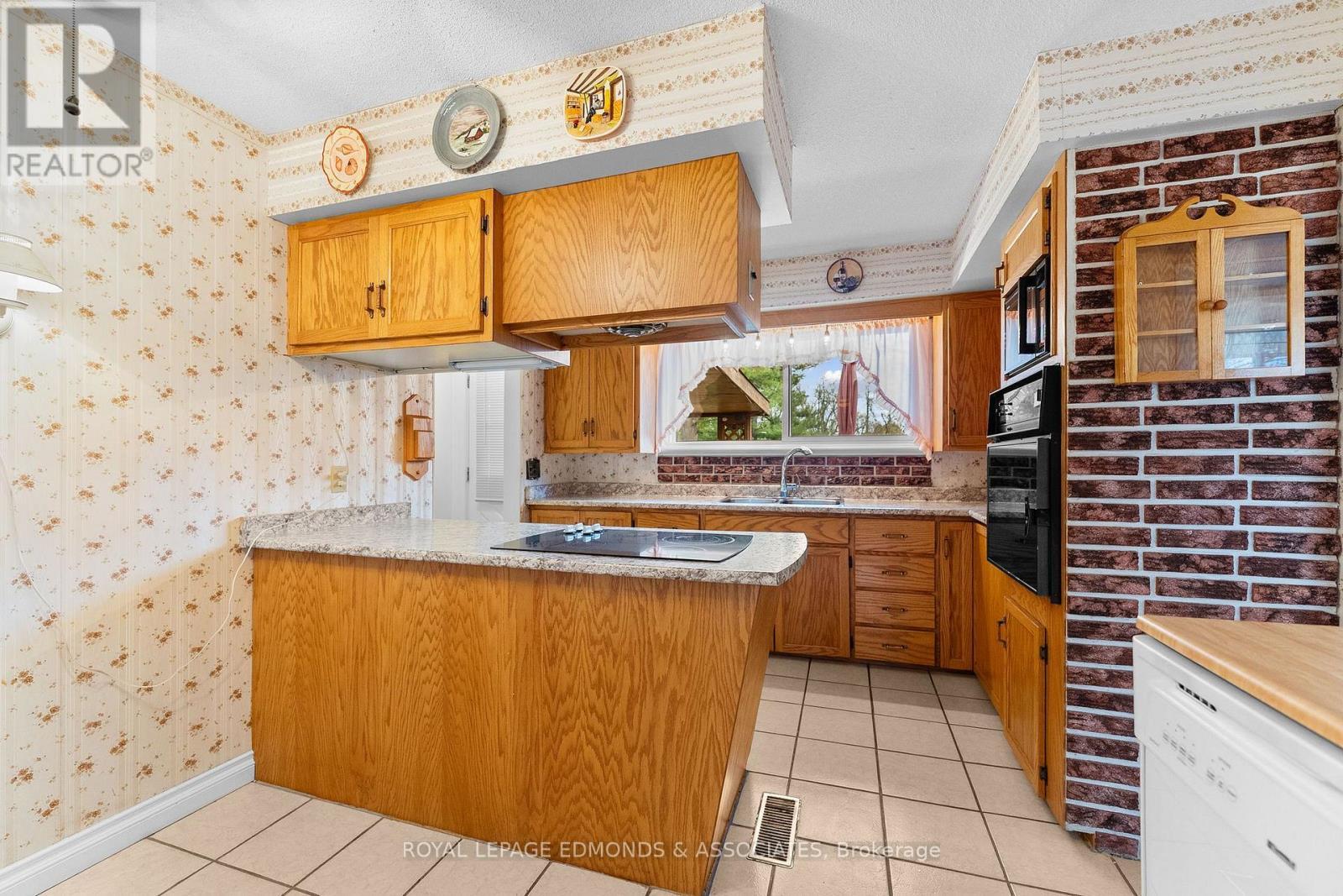 












499 BOUNDARY ROAD E

,
Pembroke,




Ontario
K8A6L7

